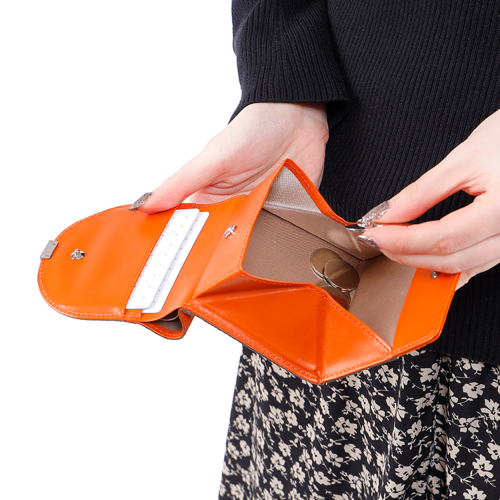 ルナ 二つ折り財布 LUNA [ルナ] ｜ 軽くてすっきりなお財布ならairlist